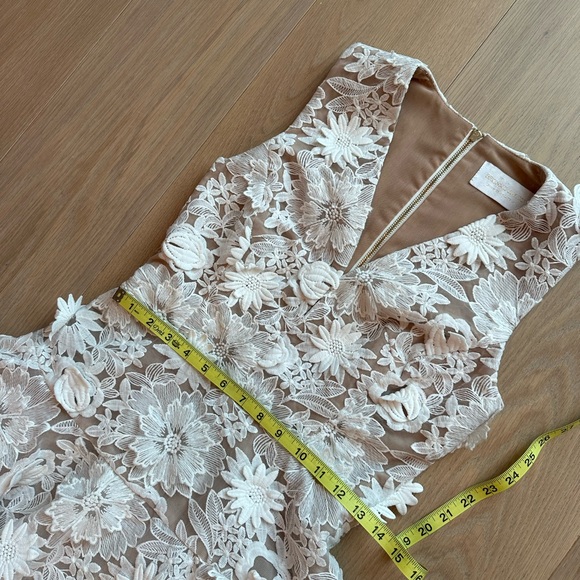 Bronx & Banco Mila Sleeveless Floral Appliqué White Lace Dress - Sz M - Picture 8 of 10